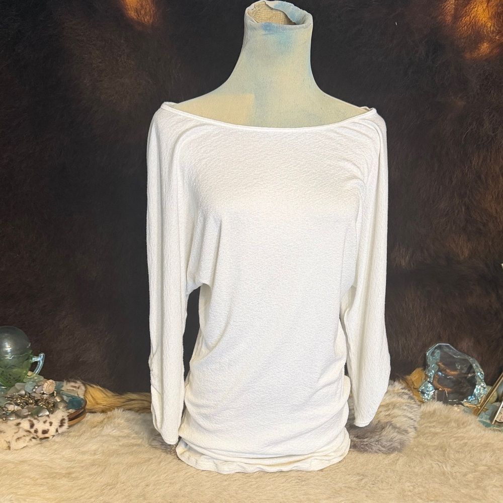 Elegant White Women's Top OS (5025D)